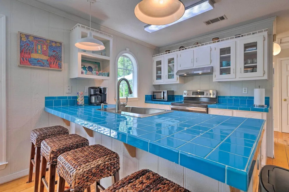 Charming Dauphin Island Home ~ 1 Mi to Beach!