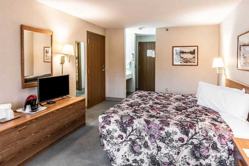 Riverview Inn & Suites