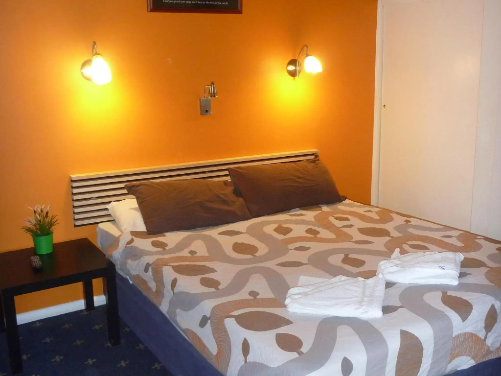 Adelaide Travellers Inn Backpackers Hostel