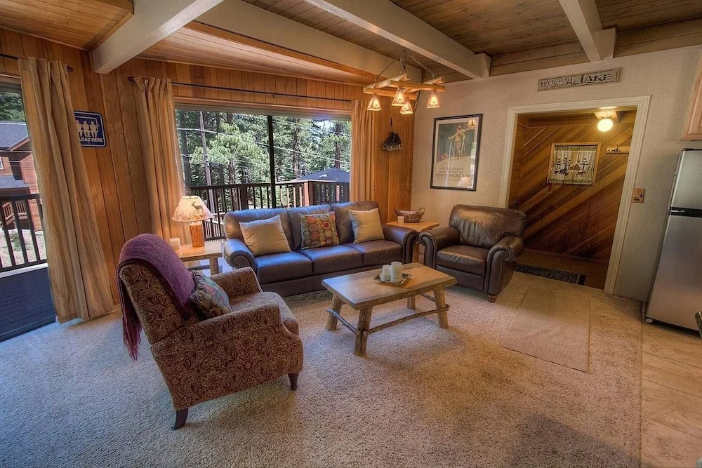 Rocky Top Retreat 4 Bedroom Home by RedAwning