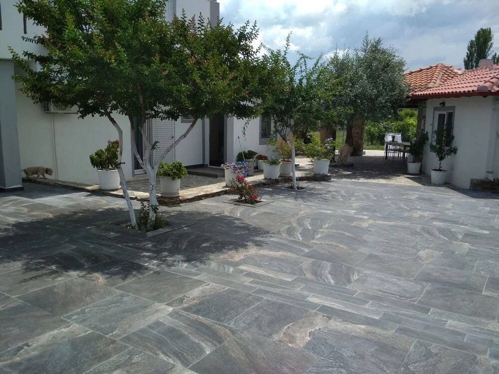 Zephyros Family Apartments