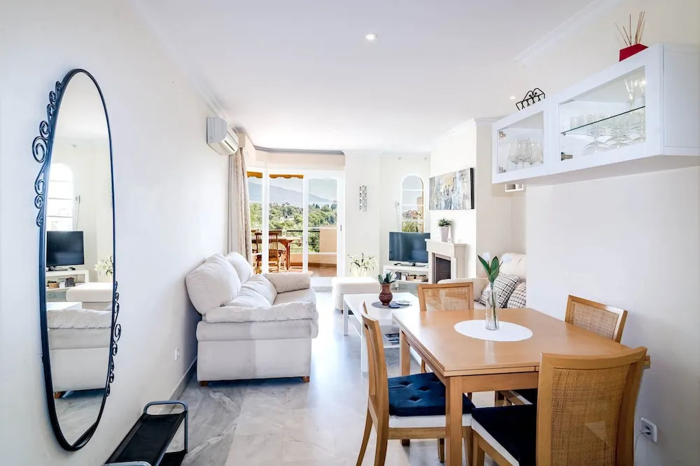 SAT - Contemporary Apartment in Puerto Banus
