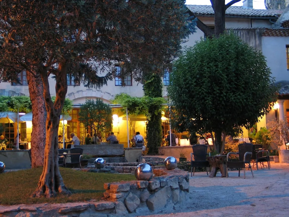 Hôtel et Restaurant Le Manoir - Echangeur A7-A9 - 24h-24h