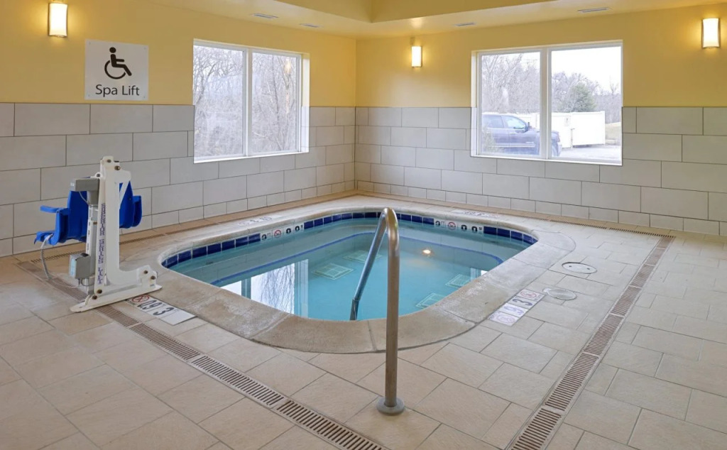 Holiday Inn Express Hotel & Suites Omaha West by IHG