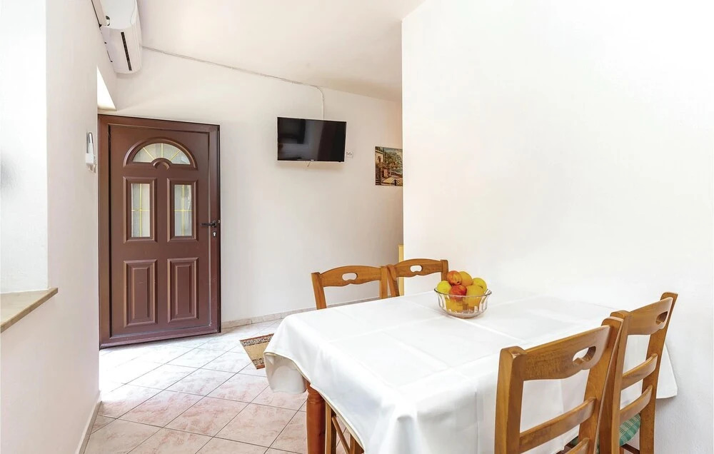2 Bedroom Lovely Home In Novi Vinodolski