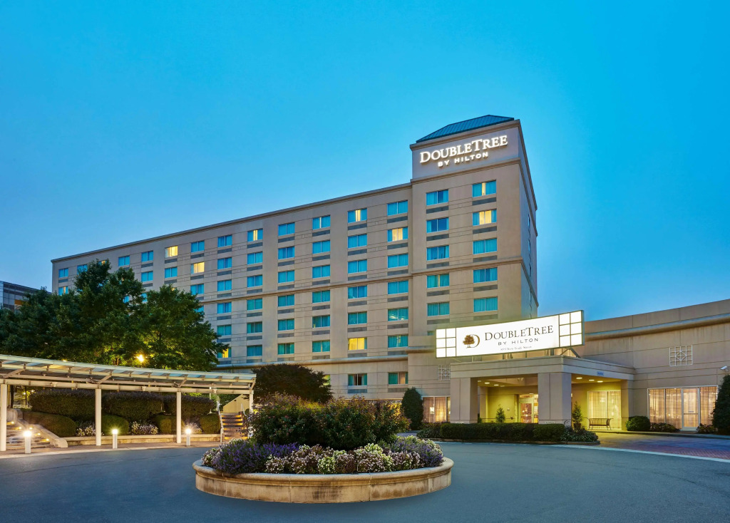 DoubleTree by Hilton Charlotte Gateway Village