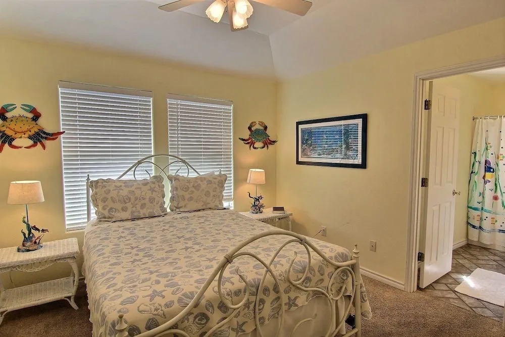 Sunny Daze 690sp 6 Bedrooms 3 Bathrooms Home