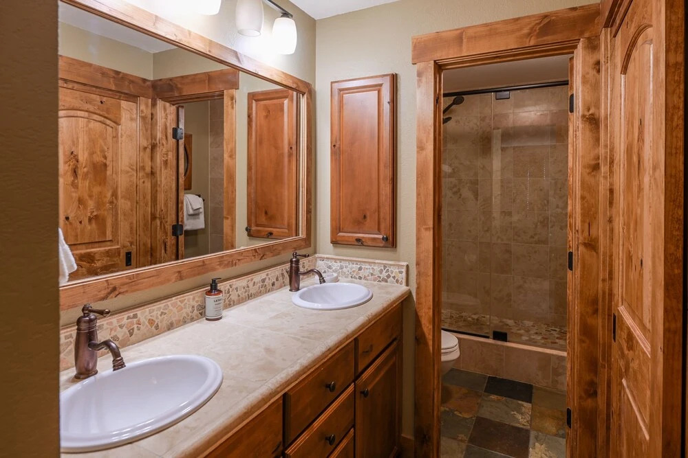 5th Floor 2bd/2ba Condo With Magnificent Views 2 Bedroom Condo by RedAwning