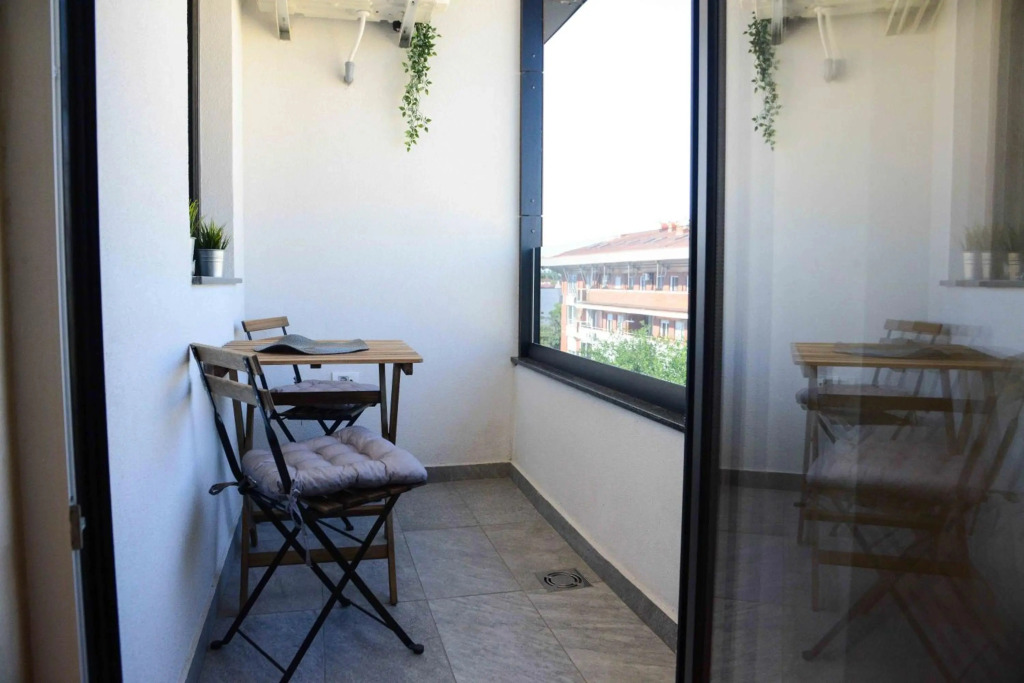Tesla 70 Apartment