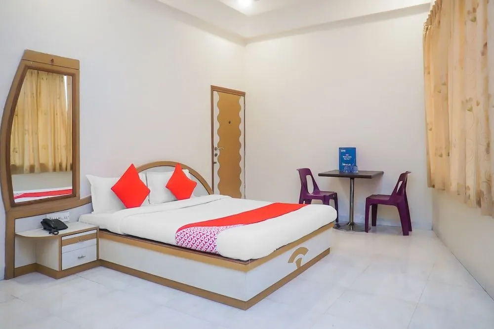Hotel Golden Rock by OYO Rooms