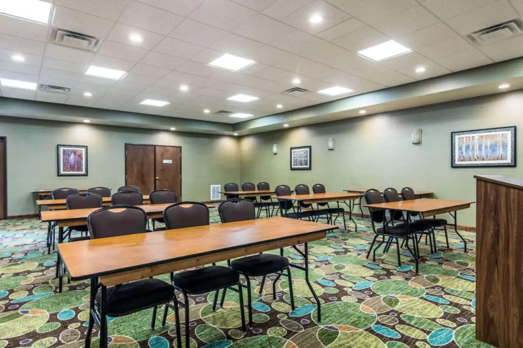 Holiday Inn Exp Stes Hannibal