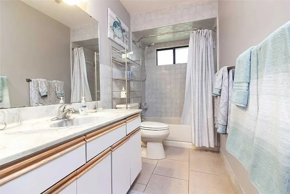 Blue Oasis - Three Bedroom Home