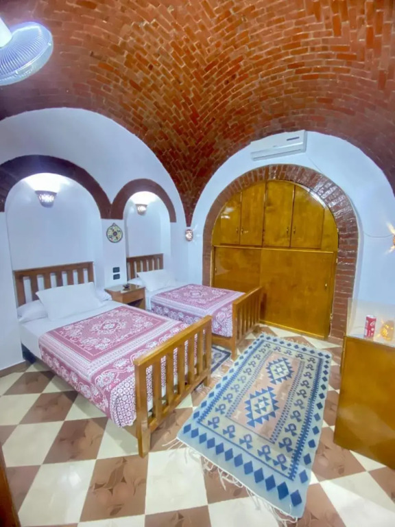 Shahhat View House, Charming Private Villa in Luxor West Bank with Habu Temple Views, for up to 6 guests
