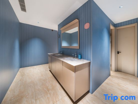 HanTing Hotel (Ordos City Uxin Banner Fuhai Shopping Center)