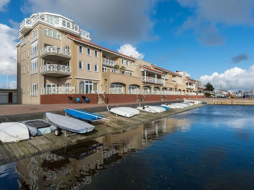 Luxurious 6-person Apartment in Grevelingenmeer Marina