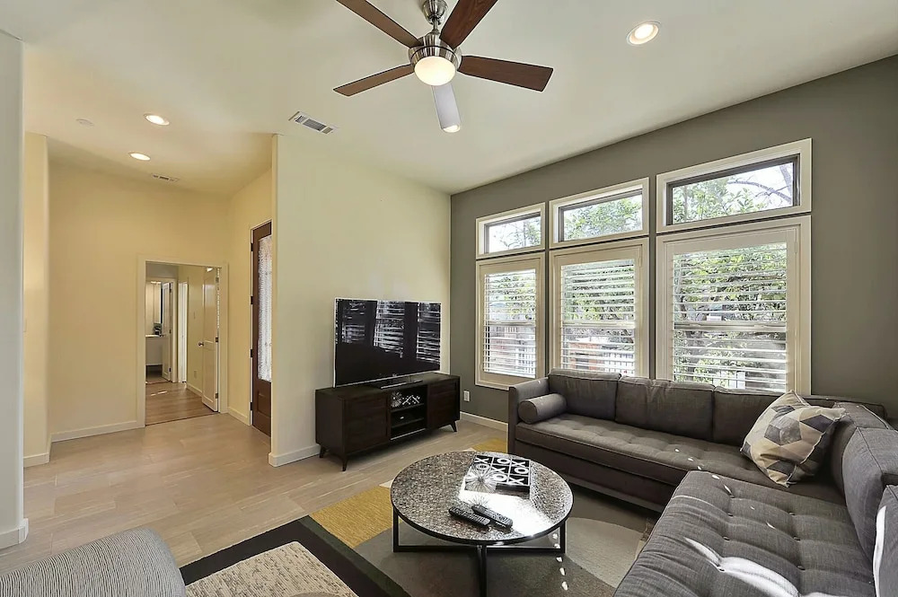 Stylish 3BR in Austin by RedAwning
