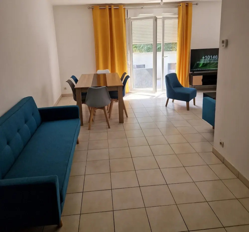 Beautiful Holiday Apartment in Uzes With Balcony