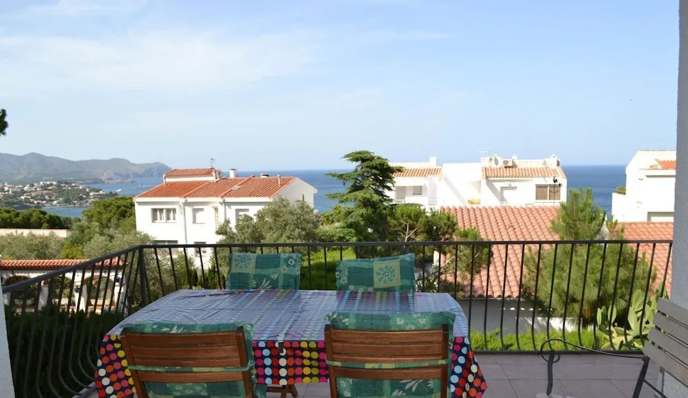 House - 3 Bedrooms with Sea views - 107831