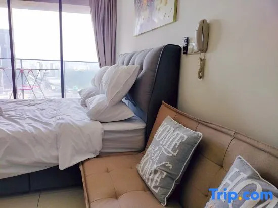 City-View Studio Retreat with Spectacular View TRX