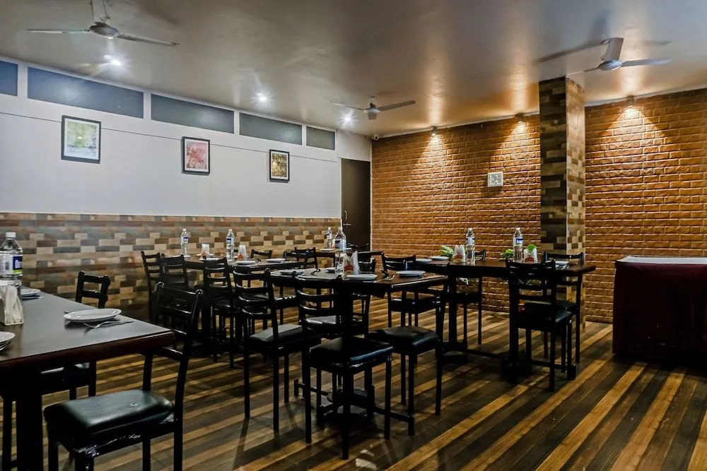 OYO 23501 Log Inn Plaza