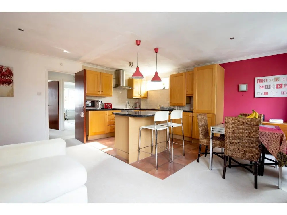 Sunny Summertown Apartment for 3 With Parking
