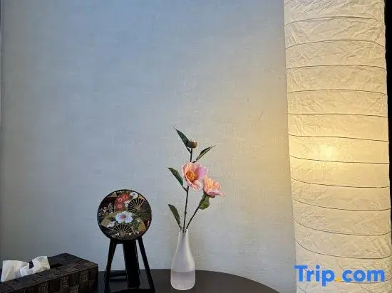 SAKURA(Direct access to Kansai Airport, 2 minutes from "Sakuranomiya" Station )