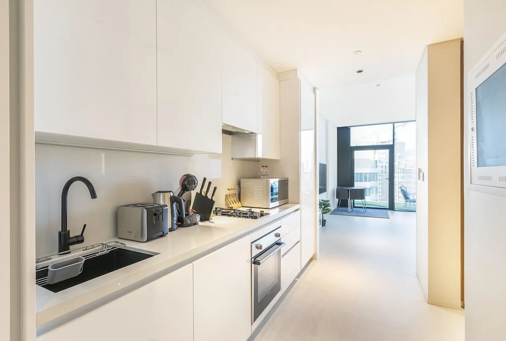 Driven Holiday Homes Marquise Square