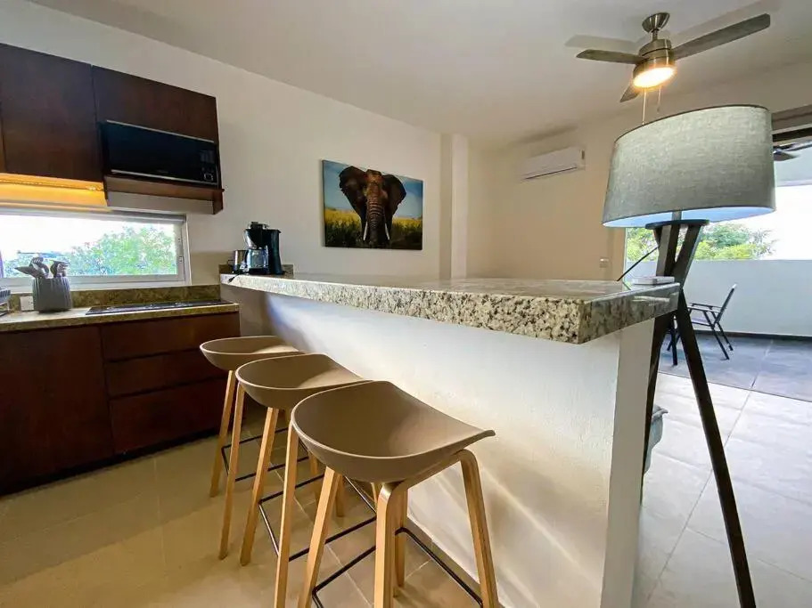 Luxury Condo 10 min walk from the Beach