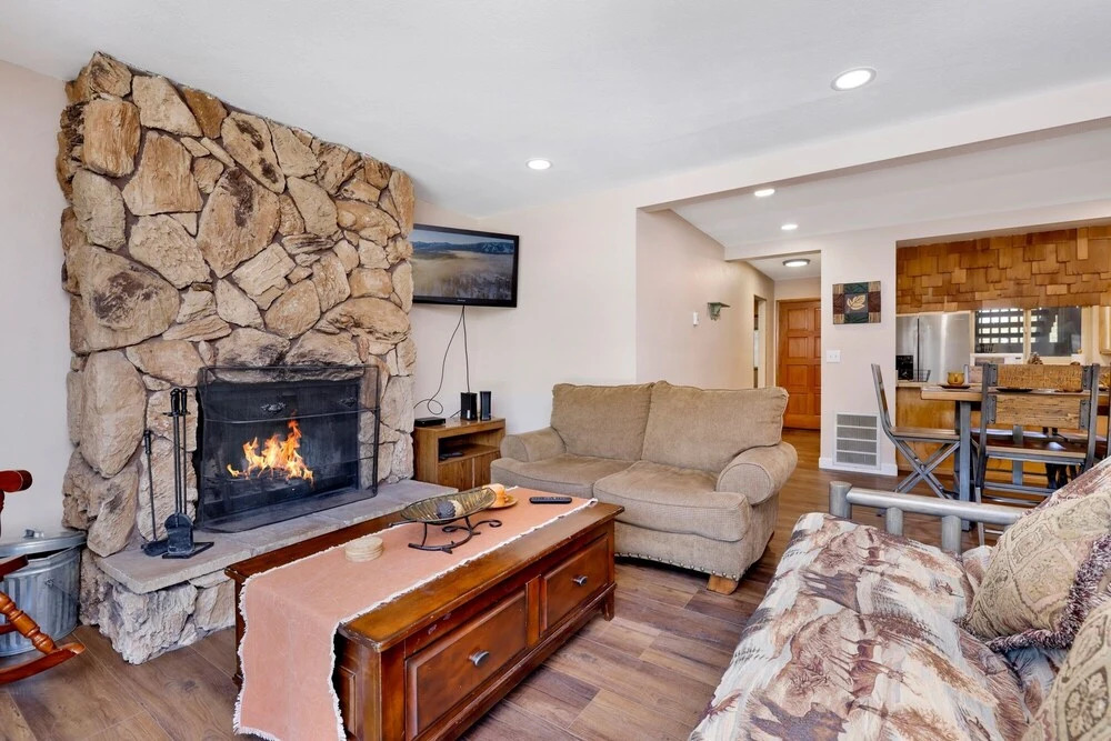 2041-summit Backyard Lodge 7 Bedroom Home by Redawning