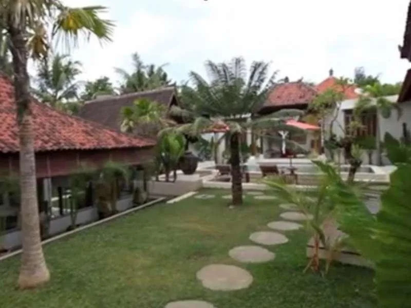The Prabu House of Art and Villa