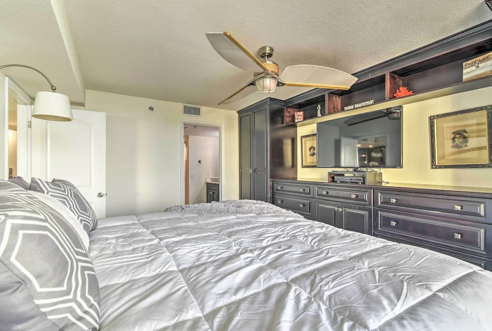Gulf-view Hudson Condo in Waterfront Resort!