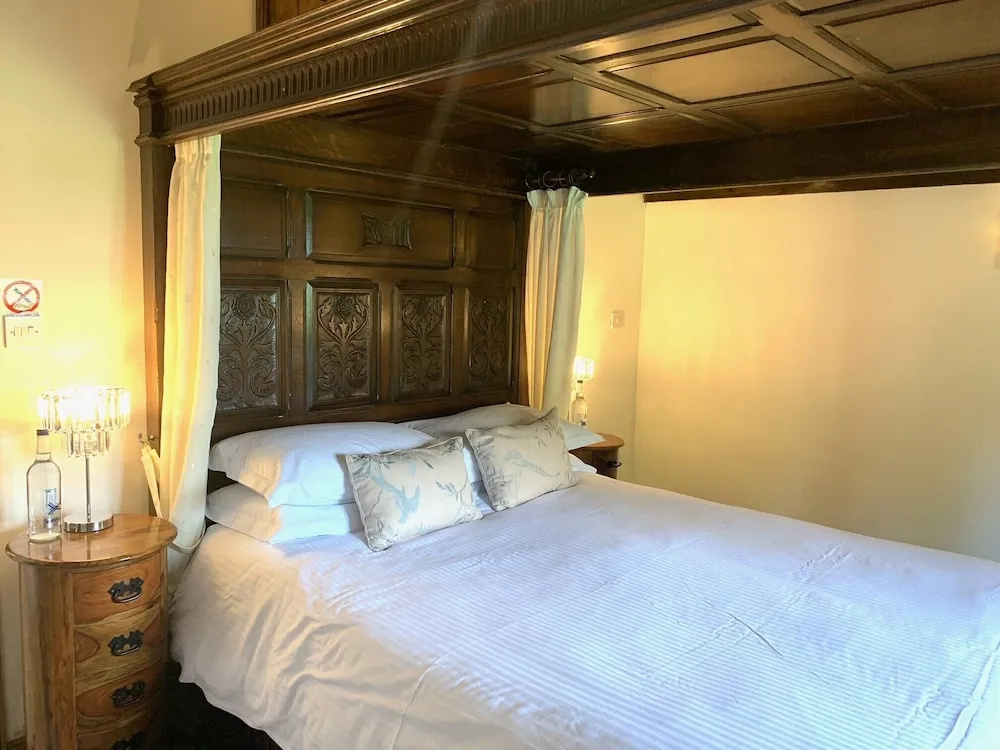 The Estate - 11 Bed - Sleeps 22 - Private Garden