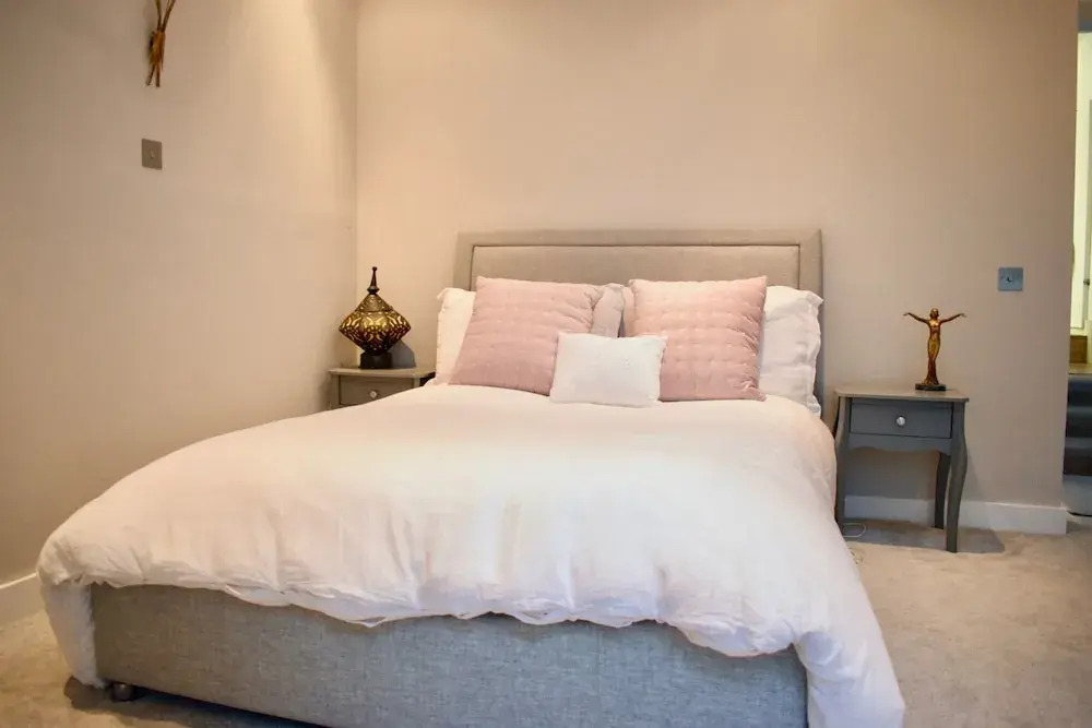 Bright 2 Bedroom Kennington Flat With Garden