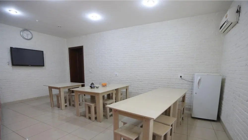 iHostel
