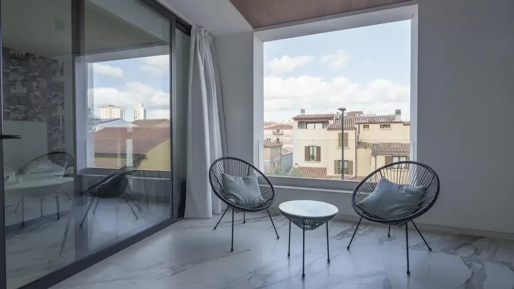 Welcomely - Light Room Vista Citt - Aznavour
