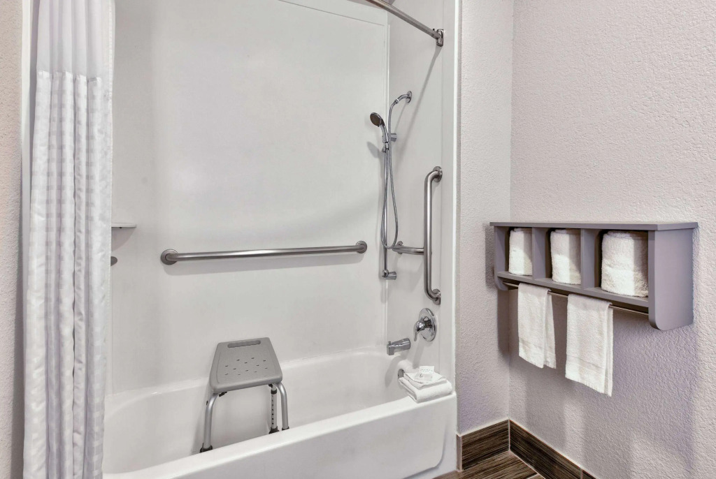 La Quinta by Wyndham Dallas - Las Colinas