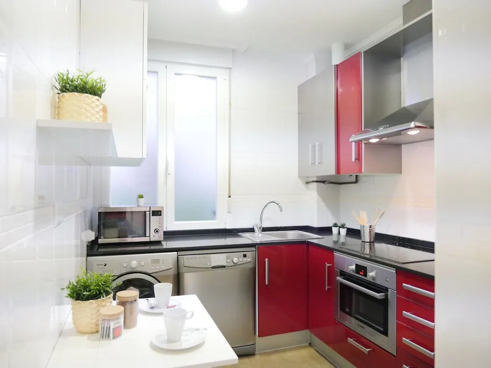 Charming and Stone Throw to Guggenheim & Old Town
