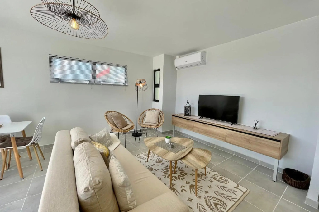 Mereani flat brand new condo in the center of Papeete
