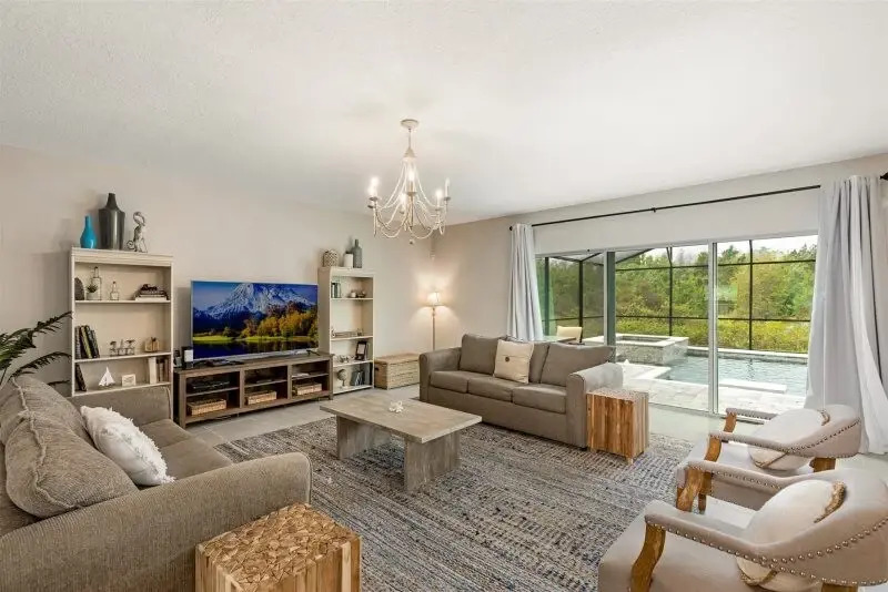 Stunning Modern 4 Bed With Designer Pool Area, Davenport, US