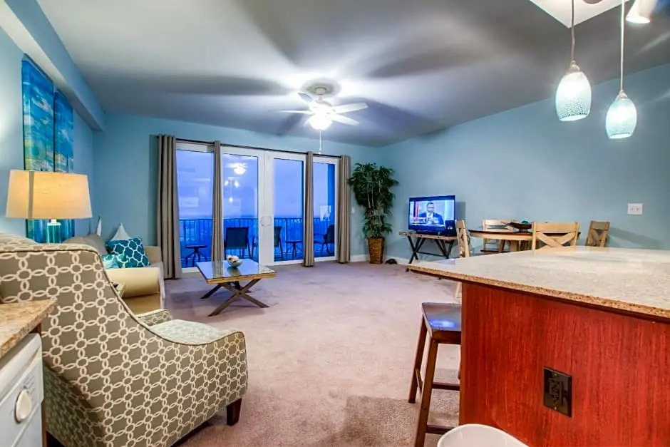 Laketown Wharf #638 by Nautical Properties