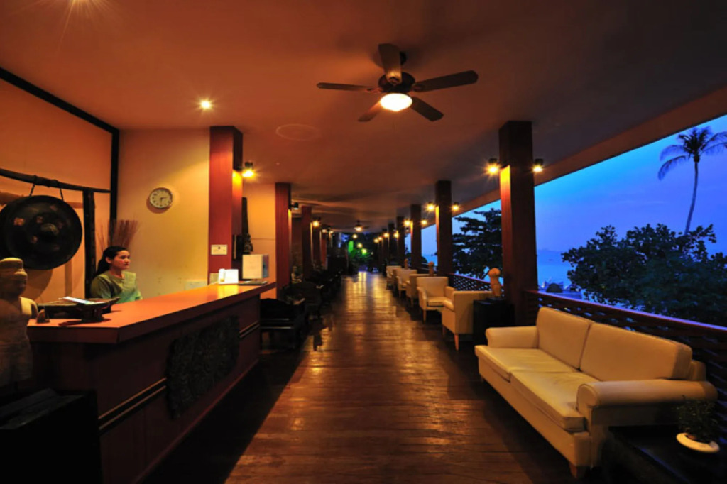 Koh Ngai Cliff Beach Resort