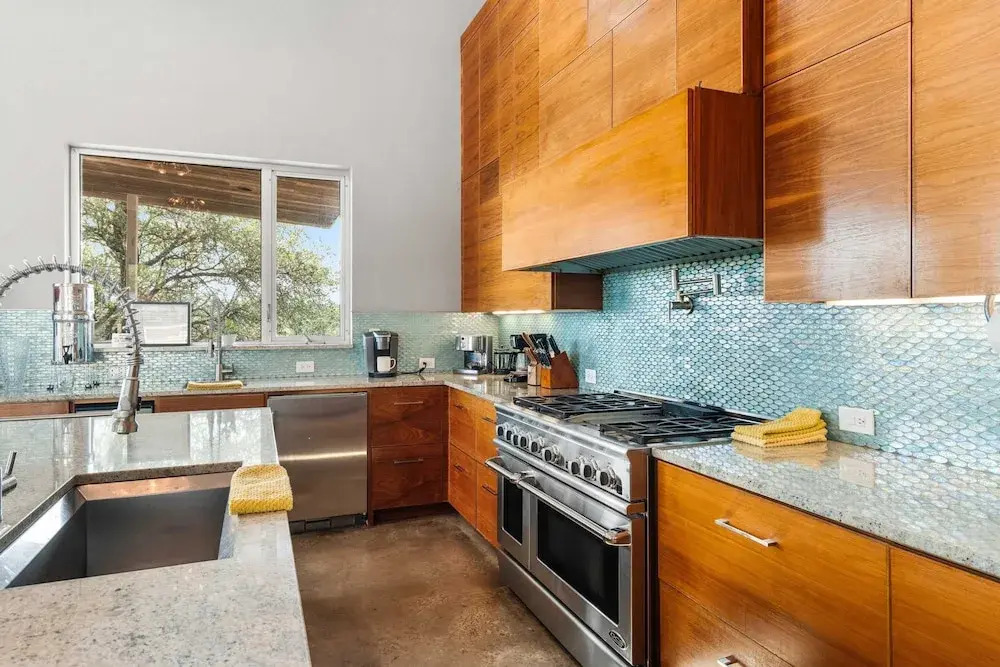 Luxury 4BR Hilltop Retreat With Scenic Views