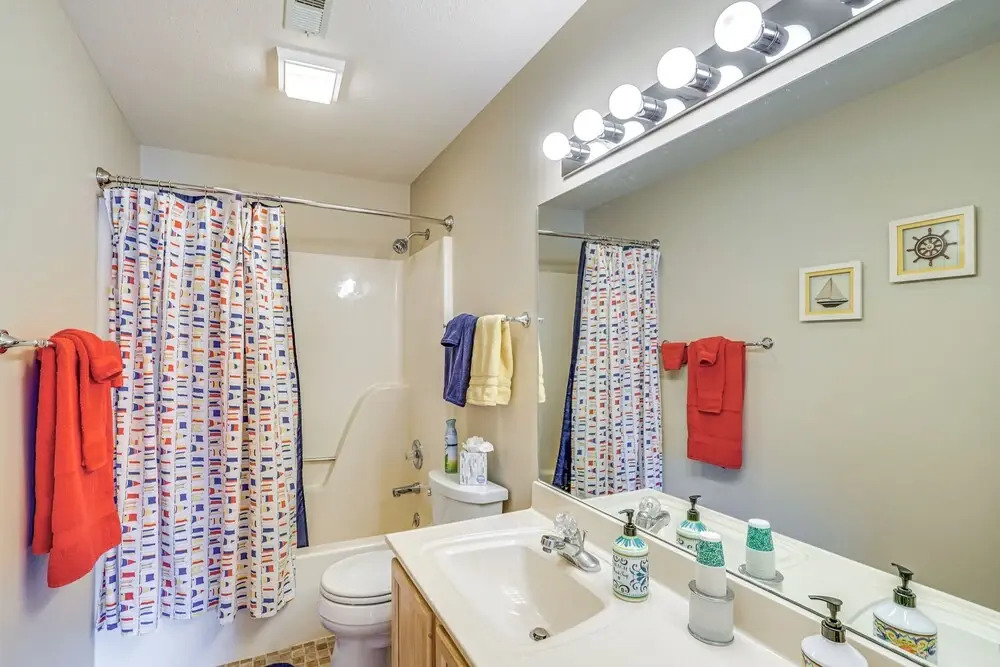 Lakefront Osage Beach Condo w/ Water-view Balcony!