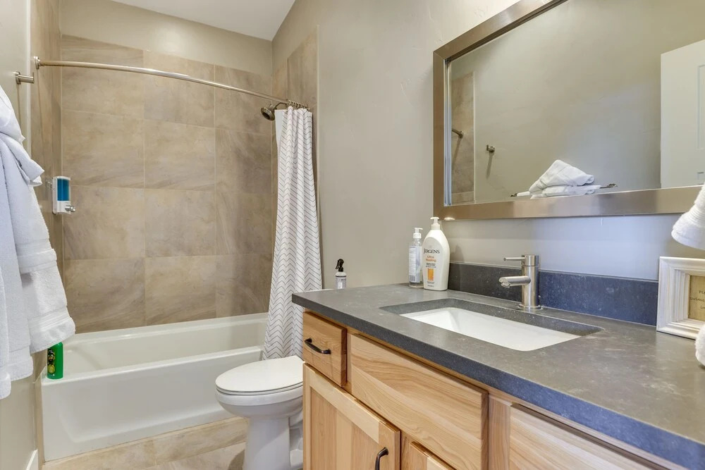 Convenient Fraser Townhome w/ Hot Tub, Near Hikes!