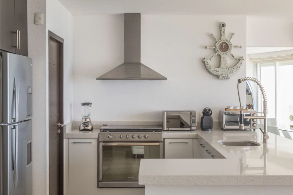 MARINA Beachfront 2 BDR- Amazing Oceanview