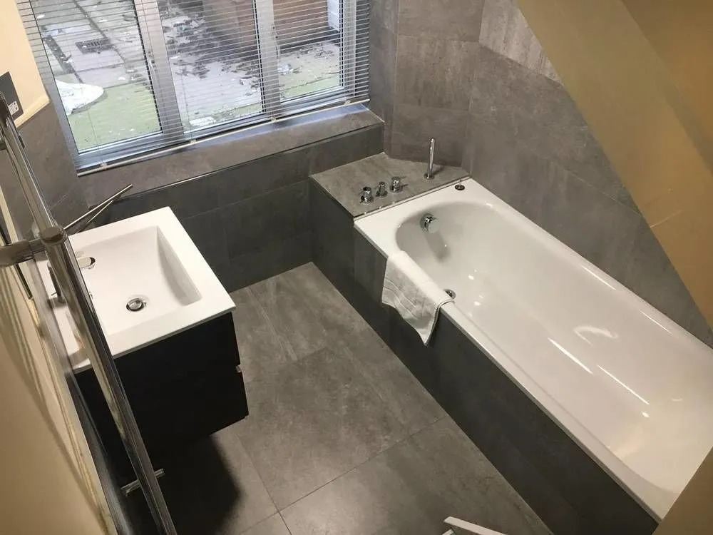 Airy 2 bed 2bath Flat Close to Oxford St!