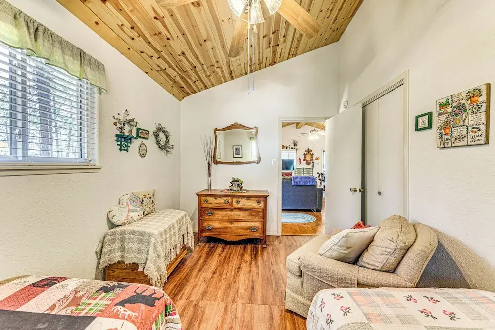 7 Mi to Ruidoso Winter Park: Quiet Cabin w/ Deck