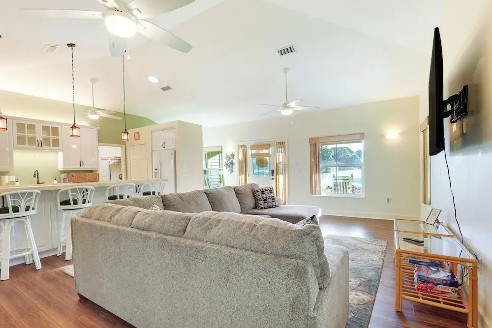 Pet-friendly Fort Pierce Home w/ Screened Porch!
