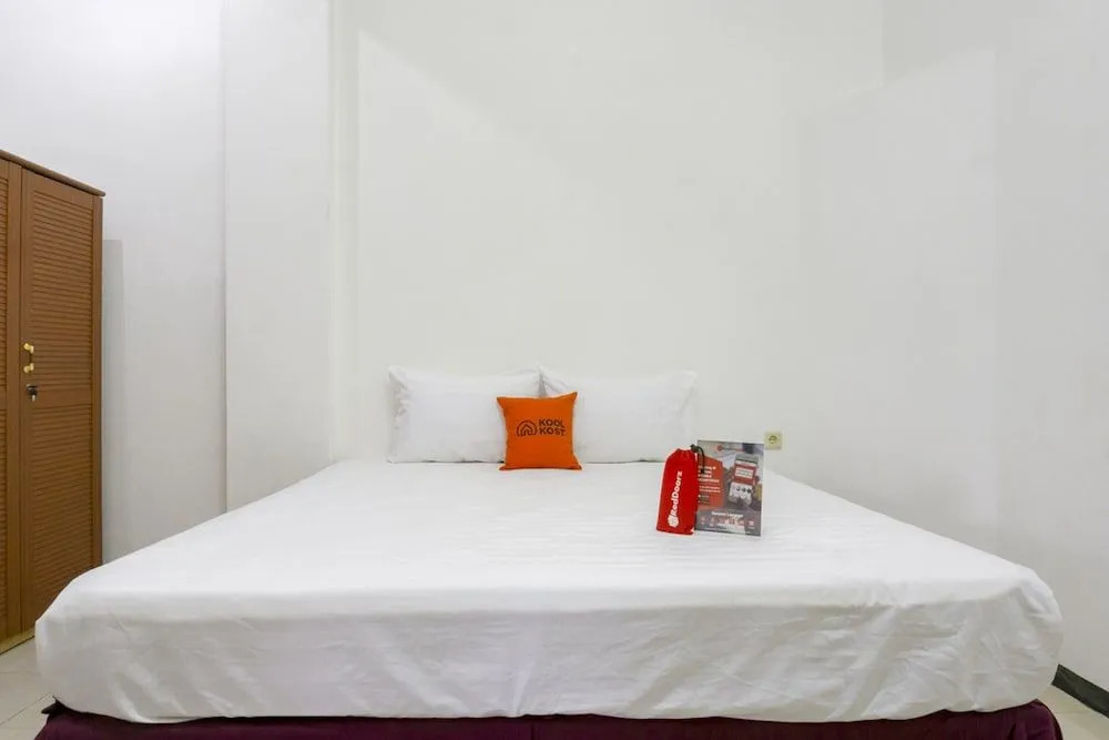 RedDoorz near Widya Mandala University