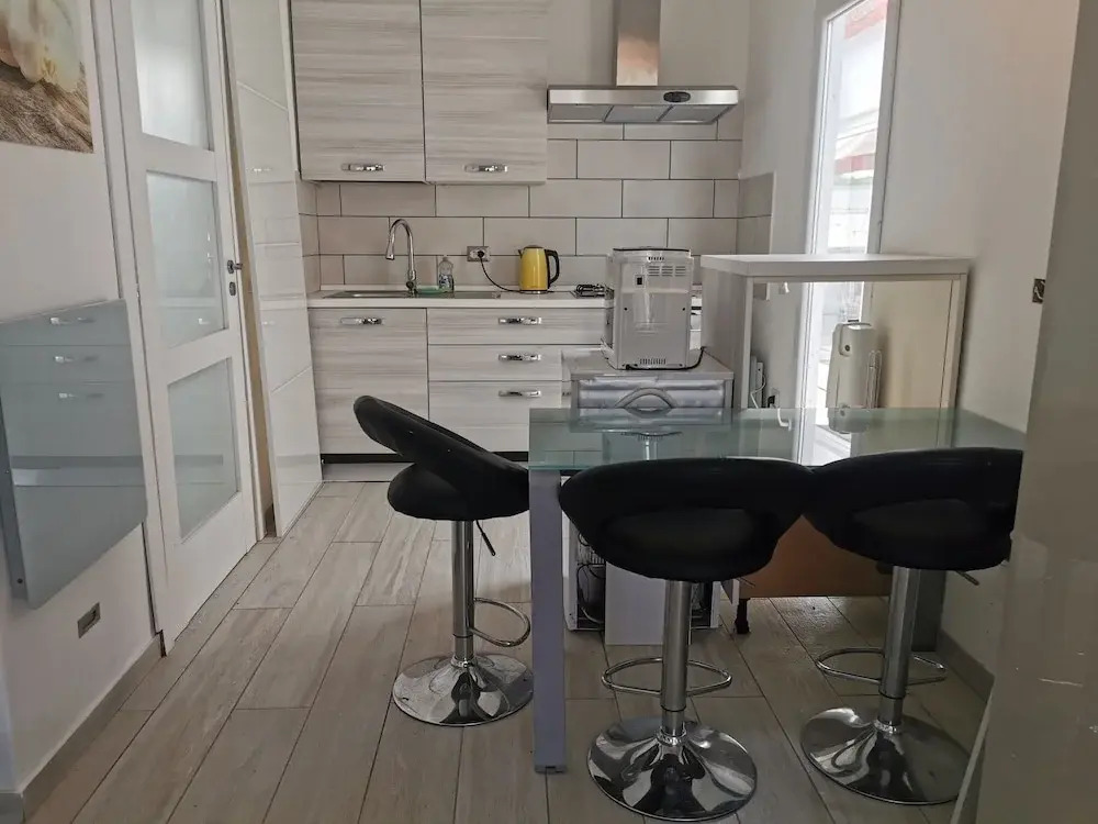 Apartment - Sleeps 2 - Parking - 5min To La Frasca